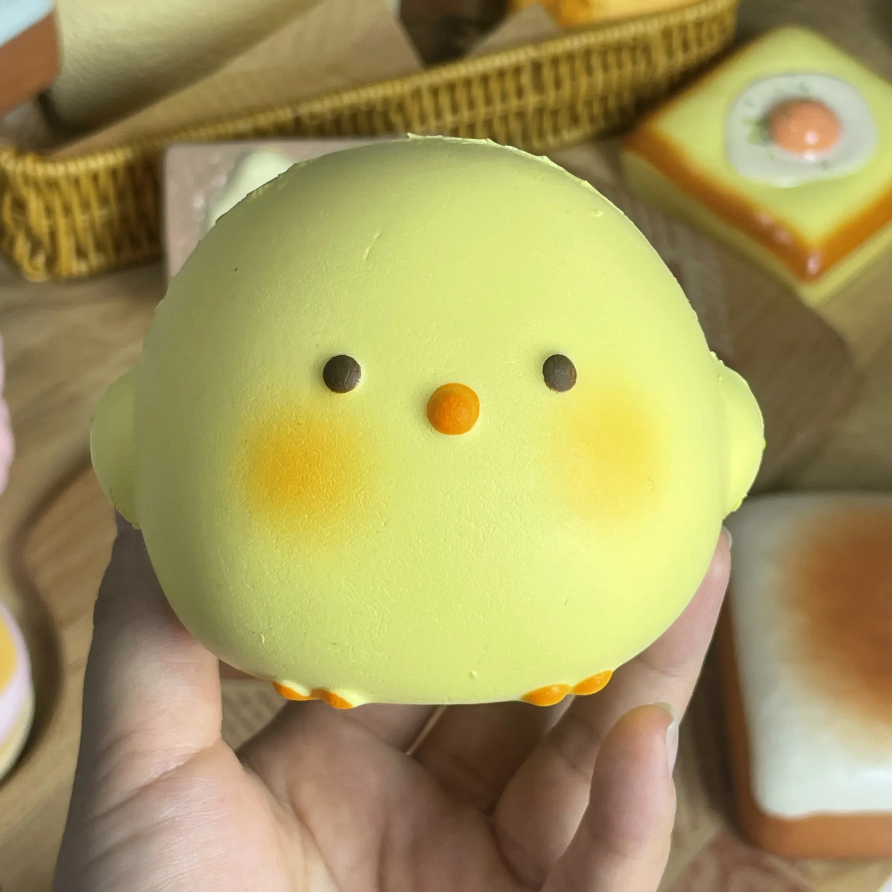 HOT! Cute Giant Chick Squishy  - огляд і ціна Kids Y Toys